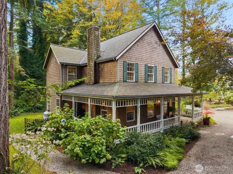 8991 Springwood Ave NE, Bainbridge Island, WA 98110
