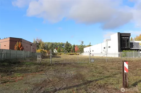 23809 W Valley Hwy S, Kent, WA 98032