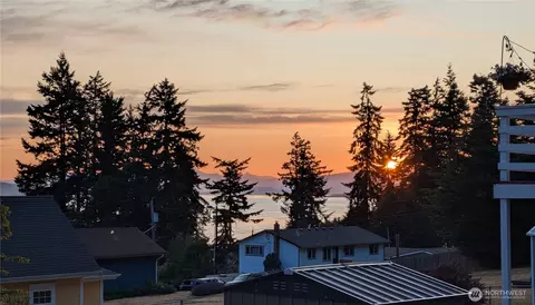 99 E Morris Rd, Coupeville, WA 98239