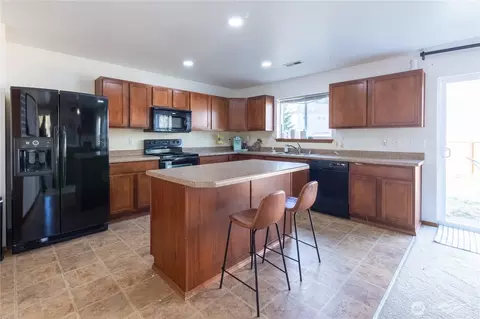 Kitchen - 20202 48th Ave E, Spanaway, WA 98387 photo 1 of 2
