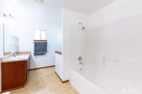 Bath - 20202 48th Ave E, Spanaway, WA 98387 photo 3 of 4