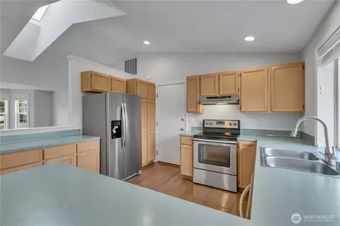 Kitchen - 3005 Edel Ave, Enumclaw, WA 98022 photo 3 of 4