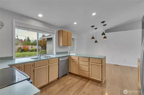 Kitchen - 3005 Edel Ave, Enumclaw, WA 98022 photo 4 of 4