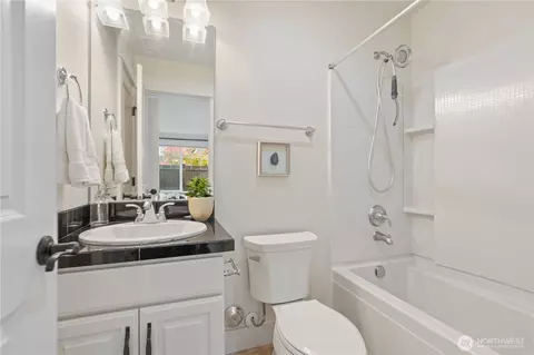 Bath - 4524 186th Pl SE UNIT B, Bothell, WA 98012 photo 1 of 5