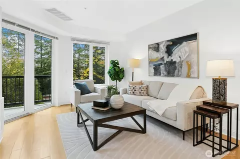 18707 SE Newport Way #102, Issaquah, WA 98027