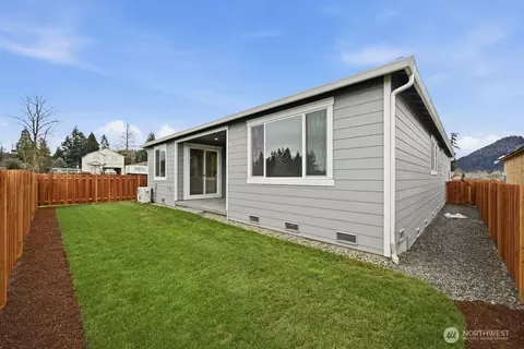 Exterior - 797 Weaver Dr E, Enumclaw, WA 98022 photo 2 of 4
