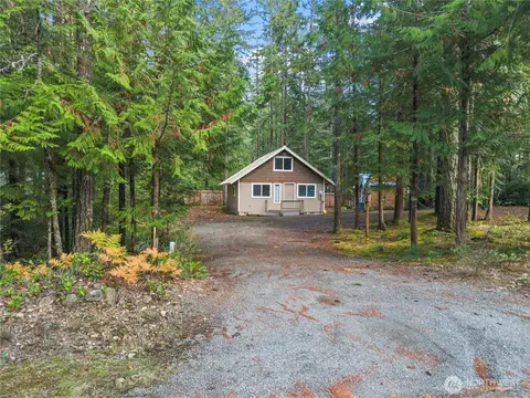 71 N Hamma Hamma Dr E, Hoodsport, WA 98548