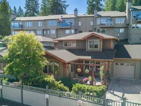 615 Harrison St #B, Friday Harbor, WA 98250