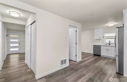 Entry Way - 4512 S 3rd Ave #C, Everett, WA 98203 photo 2 of 2