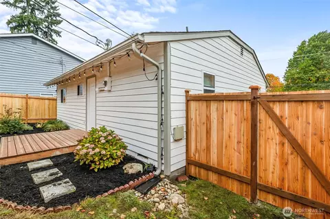 Exterior - 4512 S 3rd Ave #C, Everett, WA 98203 photo 6 of 8
