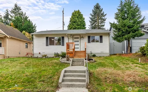 Exterior - 4512 S 3rd Ave #C, Everett, WA 98203 photo 2 of 8
