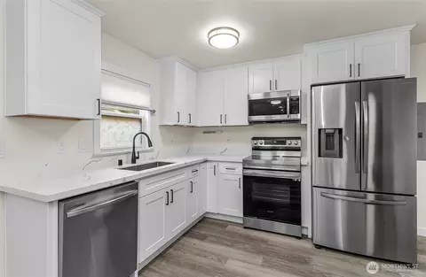 Kitchen - 4512 S 3rd Ave #C, Everett, WA 98203 photo 3 of 4