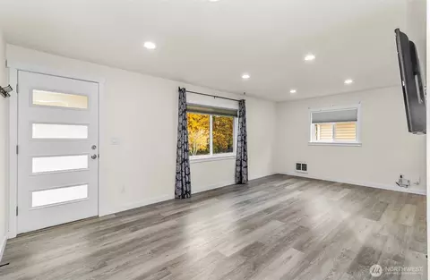 Living - 4512 S 3rd Ave #C, Everett, WA 98203 photo 4 of 5