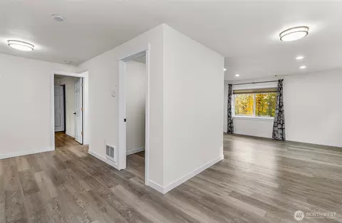 Entry Way - 4512 S 3rd Ave #C, Everett, WA 98203 photo 1 of 2