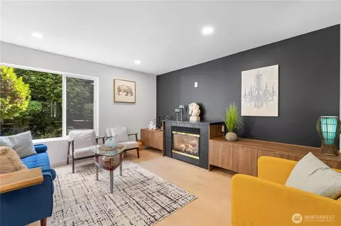 19718 76th Ave W #C, Lynnwood, WA 98036