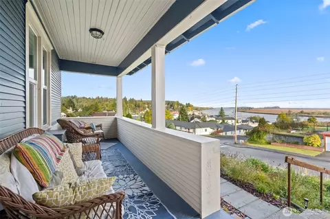 716 First St W, South Bend, WA 98586