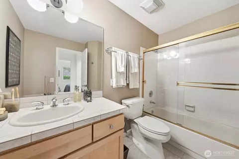 Bath - 2929 184th Pl SE, Bothell, WA 98012 photo 5 of 6