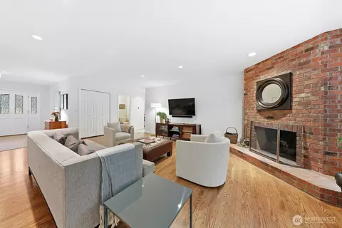Living - 2929 184th Pl SE, Bothell, WA 98012 photo 3 of 4