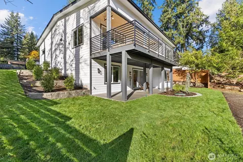 Exterior - 18616 92nd Ave NE, Bothell, WA 98011 photo 5 of 5