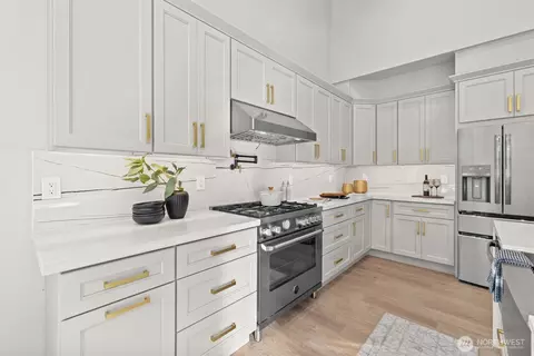 Kitchen - 18616 92nd Ave NE, Bothell, WA 98011 photo 4 of 6