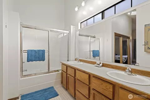 Bath - 16524 14th Dr SE, Mill Creek, WA 98012 photo 3 of 4