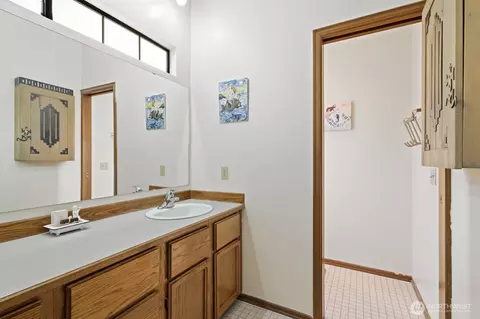 Bath - 16524 14th Dr SE, Mill Creek, WA 98012 photo 2 of 4