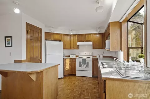 Kitchen - 16524 14th Dr SE, Mill Creek, WA 98012 photo 1 of 3