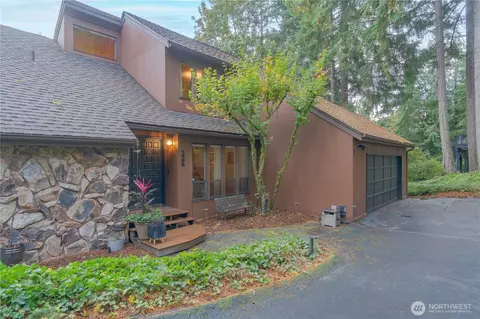 4005 NE Derek Dr, Bremerton, WA 98311