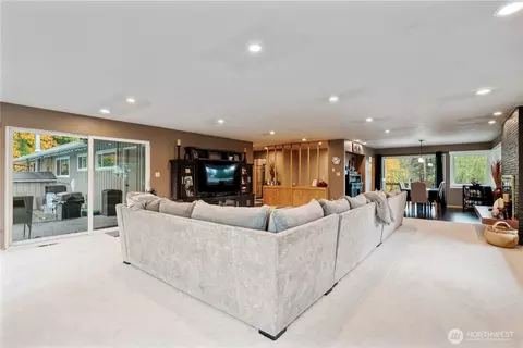 Living - 8 Tree Top Rd, Longview, WA 98632 photo 2 of 3