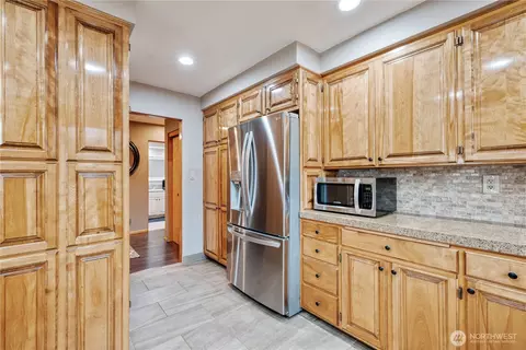 Kitchen - 8 Tree Top Rd, Longview, WA 98632 photo 4 of 4