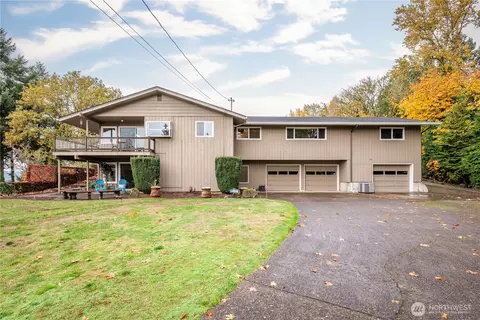 8 Tree Top Rd, Longview, WA 98632