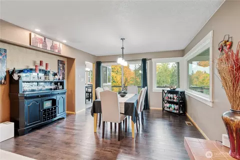 Dining - 8 Tree Top Rd, Longview, WA 98632 photo 1 of 1