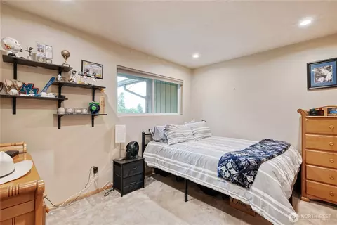 Bedroom - 8 Tree Top Rd, Longview, WA 98632 photo 5 of 6