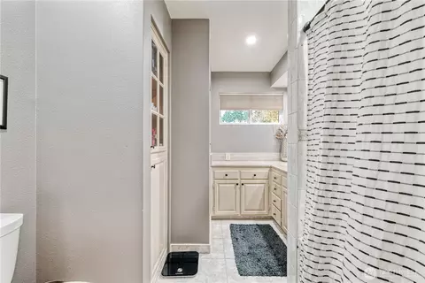 Bath - 8 Tree Top Rd, Longview, WA 98632 photo 1 of 3