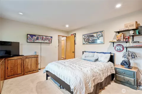 Bedroom - 8 Tree Top Rd, Longview, WA 98632 photo 3 of 6