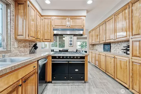 Kitchen - 8 Tree Top Rd, Longview, WA 98632 photo 2 of 4