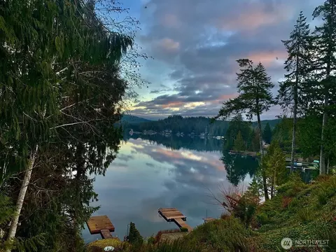 1058 W Lakeside Dr, Shelton, WA 98584