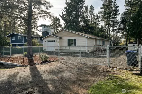 465 Centaurus Ave SW, Ocean Shores, WA 98569