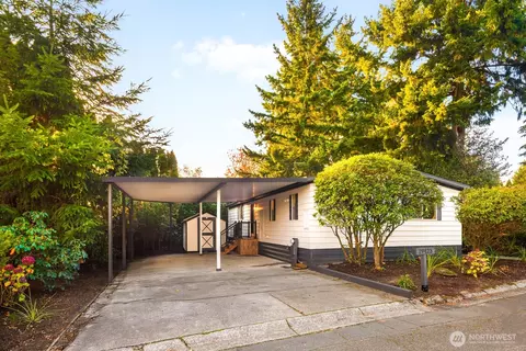 19425 Hollyhills Dr NE, Bothell, WA 98011