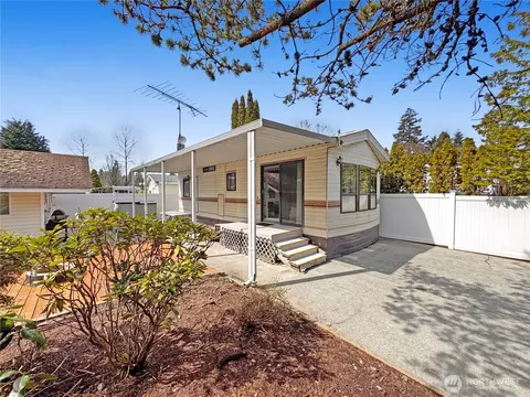 5001 Bay Rd #E27, Blaine, WA 98230