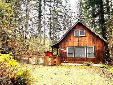 75835 NE 122nd St, Skykomish, WA 98288