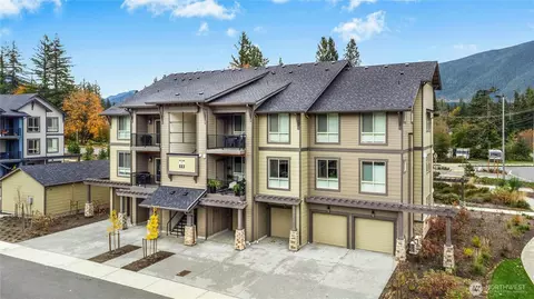 1845 SE 12th Pl #H-204, North Bend, WA 98045