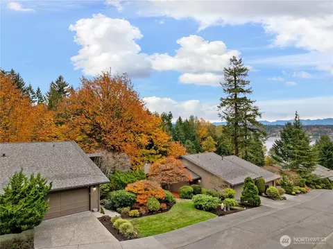 118 168th Ave NE, Bellevue, WA 98008