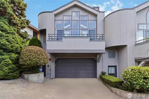 10135 NE 64th St #A, Kirkland, WA 98033