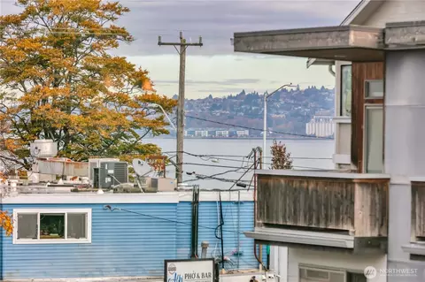 3022 63rd Ave SW #302, Seattle, WA 98116