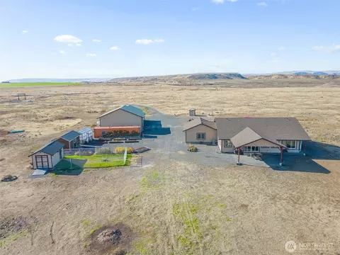 21625 Road D5 NE, Soap Lake, WA 98851