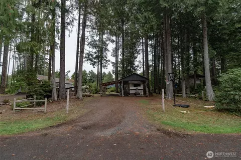 51 Robin Ln, Pacific Beach, WA 98571