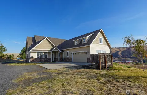 239 Patit Rd, Dayton, WA 99328