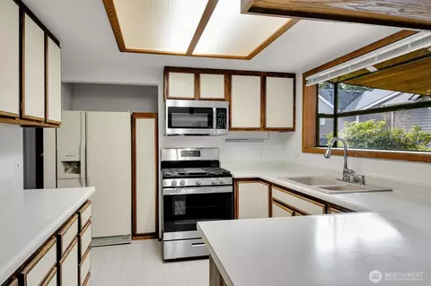 Kitchen - 19414 1st Ave SE, Bothell, WA 98012 photo 1 of 2
