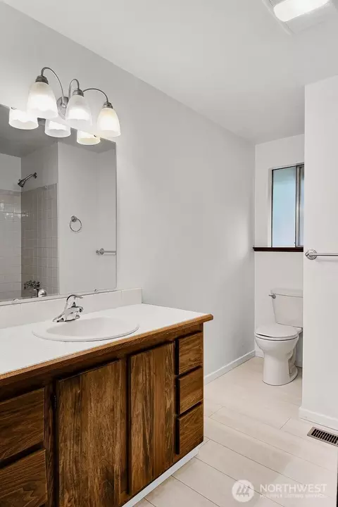 Bath - 19414 1st Ave SE, Bothell, WA 98012 photo 1 of 3